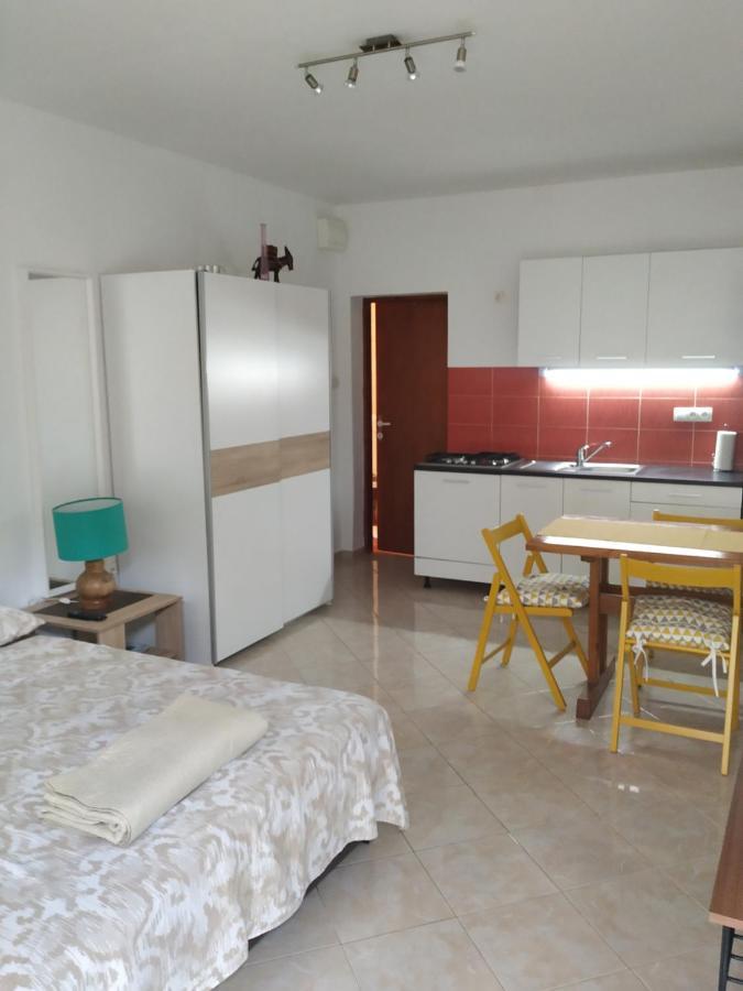 Studio Apartman Violeta II - 50M From The Beach Trogir Exterior foto