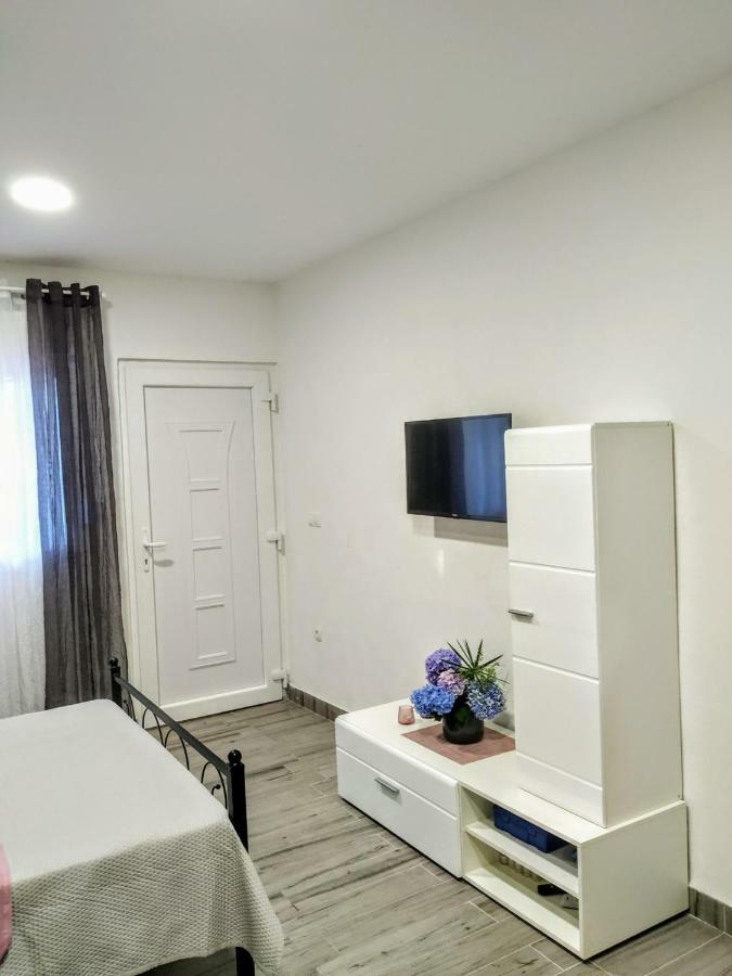 Studio Apartman Violeta II - 50M From The Beach Trogir Exterior foto